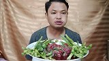 泰国小伙吃凉拌牛肉和牛肚，这样吃生食真怕有寄生虫
