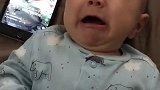 把宝宝吓哭了