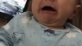 把宝宝吓哭了