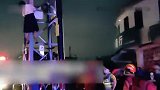 女子爬上10米高压电塔欲轻生，消防成功救下