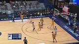 攻守兼备！胡金秋后场篮板推进+单手暴扣炸翻全场