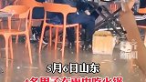 山东四男子在雨中吃火锅