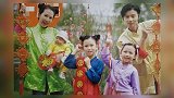 蔡少芬一家五口拍贺年全家福，三胎儿子白皙帅气，小名首次曝光