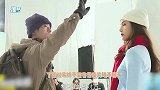纯情包袱作祟易烊千玺谷爱凌片场不敢聊天，牵手对视羞得脸通红