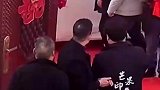几年等待，女孩终于迎娶海军哥哥
