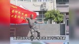 54岁高校副书记跳霹雳舞迎新，与学生斗舞燃爆现场