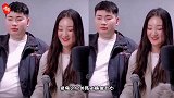 大衣哥要慌了！儿媳不再拉老公同框，越来越招摇了