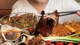 脱骨大肘子，大口吃肉就是带劲，味道好极了