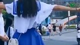 爆笑：不就发个传单吗，小姐姐突然就对我尬舞
