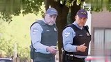国外恶搞：路人拿证件递给警察时，发现车外只是警察的人形站牌！