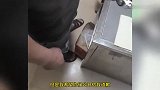 顾客反映螺蛳粉少被怼“吃白食”，直接上门硬刚：吃白食的来了！