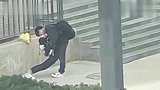 在家闲得无聊，我家老母鸡都开始自娱自乐了