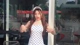 小姐姐虽然你身材不错，但是在这里跳舞，会不会影响人家生意啊