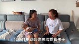 恶婆婆害死孙子嫁祸给儿媳，如今对着遗照忏悔，不料儿子就在身后