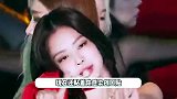 Jennie脸部受伤后首现身机场！伤势严重脸肿一圈，差点伤到眼睛