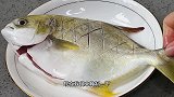 海边姑娘教你做“酱焖海鱼”鱼肉鲜嫩可口，酱香十足