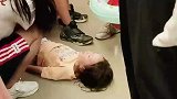 下班高峰期，躺在那里哭了半个多小时