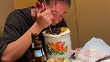 作为合格的干饭人，同学聚餐什么的，吃就完事了