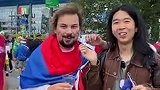 塞尔维亚球迷在欧洲杯赛场外唱《我爱你中国》