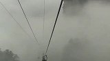 坐着索道去看风景