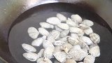 教你在家做葱姜炒花甲，原汁原味，味道非常鲜美