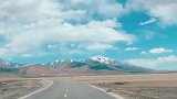 蓝天白云雪山，一望无际的新藏公路，自驾阿里的感觉太爽了