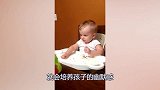 宝宝把大便拉到了身上，接下来爸爸的动作，网友：笑疯了
