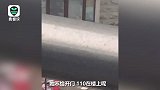 疑因夫妻吵架，女子从10层高楼上狂扔东西 椅子电饭锅散落一地