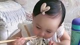 东北萌娃：自己在家吃饭，这哪是一个两周岁孩子能做的事情啊