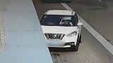 蚌埠通报轿车撞入公交站台：5人受伤 2人正在抢救