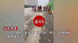 位老太太骑三轮“炸街”，并排骑行占据半边马路姐妹老年生活