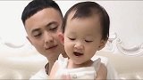 爸爸给两岁女儿穿衣服，原来纸尿裤还可以当衣服穿啊