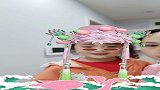 爱臭美的小丫头