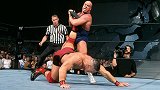 WWE-17年-WWE经典时刻：约翰·塞纳首秀15周年纪念 接受安格公开挑战 展现肆无忌惮的攻击性-专题