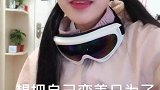 又美又好看的小姐姐谈着吉他唱歌，笑容治愈了分手人的心