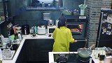 陈意涵喂许富翔吃烤栗子，新鲜出炉栗子太美味，好吃到要“爆”