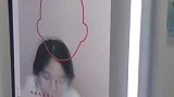 女子挑战科技馆里的“古代化妆”，效果出来以后笑不活了