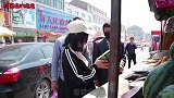 龙龙和冰冰一起去买东西，全程都是冰冰一个人出钱，龙龙咋想的？