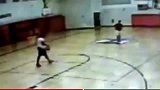 篮球-15年-疯狂的体育老师 260磅篮球老师球场失理智抱摔女同事-专题