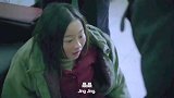 好想看看你的样子！小姑娘的眼神，是对母爱的渴望！