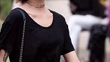 “生完孩子”的小姐姐身材保持得还是那么好！星探家 用心为你读首诗