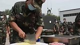 直击野战炊事比武现场，这刀功堪比星级饭店大厨，速度也太快了！