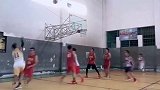 26号你不配打球！野球场惊现连环垫脚防守 这简直在废人
