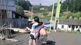工地上千万别开这种玩笑，手机都要报废了