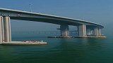 港珠澳大桥是中国境内一座连接香港，珠海和澳门的桥隧工程