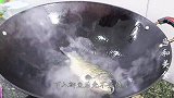 天冷最适合做一锅酱焖鲫鱼，出锅香气四溢，营养美味，做法还简单