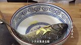 大厨教你凉拌鲫鱼的正确做法，鲜香滑嫩味道棒，比红烧鱼都好吃