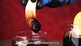 食人鱼液体有多恐怖？老外将一根香肠丢进去，场面瞬间控制不住