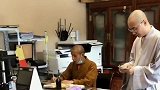 现在的和尚也越来越时尚了，你们看看办公室，真是太霸气了！