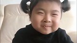 4岁宝宝吃面条，表情太可爱了，小嘴吸溜的萌翻了！